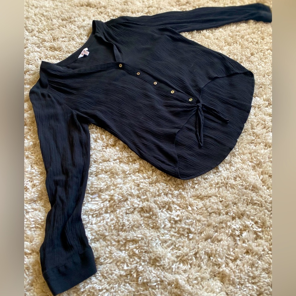 Black long sleeve crop with buttons and tie-front